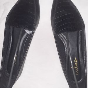 Lulus black crocodile embossed size 11 point toe loafers